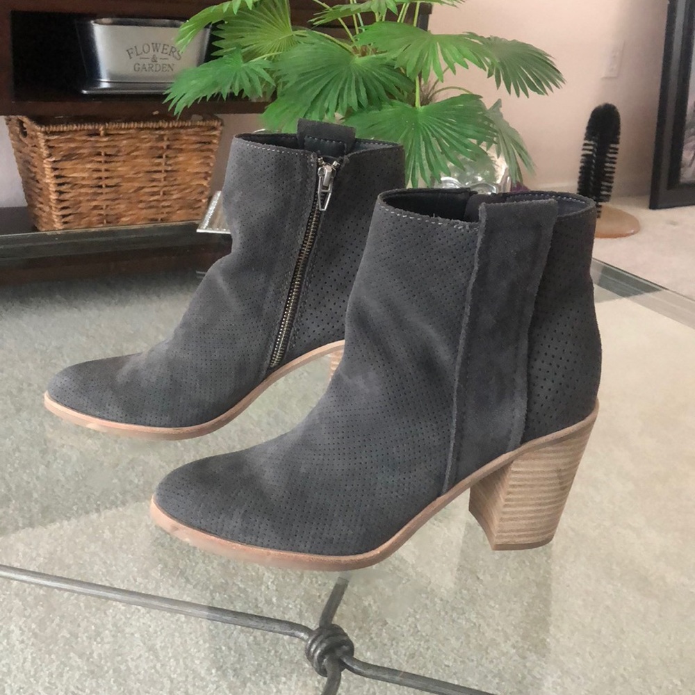 Dolce vita grey suede ankle boots booties like new